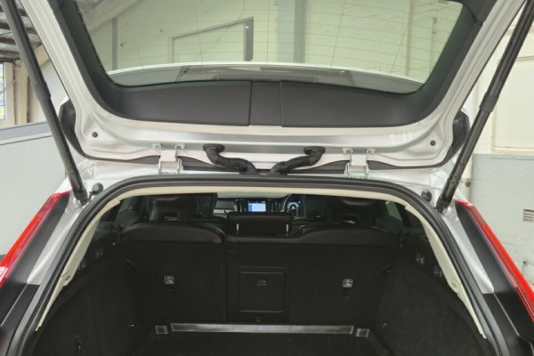 2021 MY22 Volvo V60 Cross Country Z Series B5 Wagon Image 19