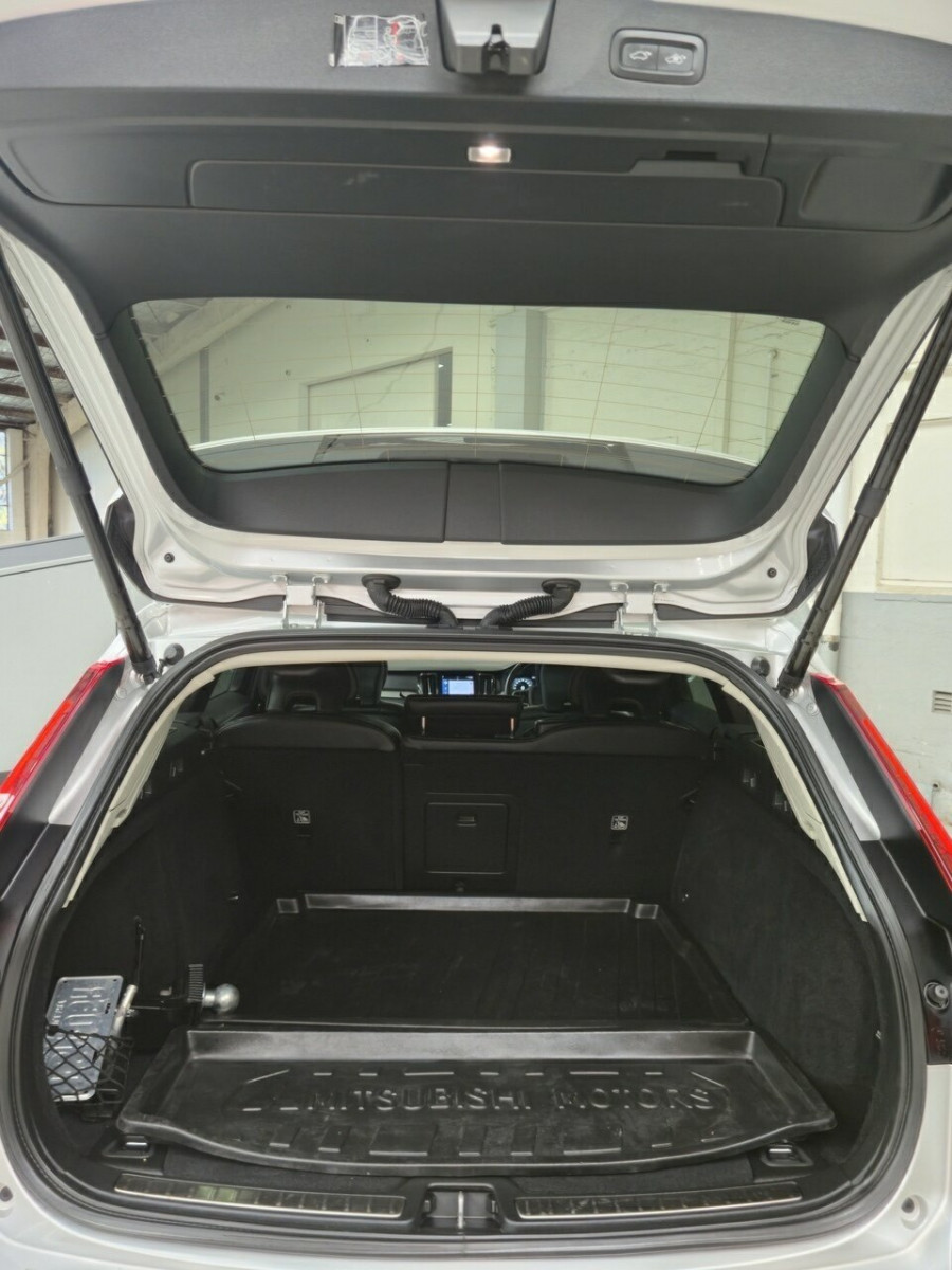 2021 MY22 Volvo V60 Cross Country Z Series B5 Wagon Image 19