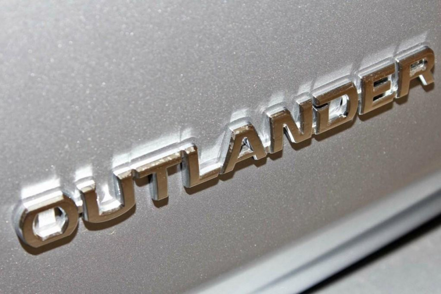 2015 MY16 Mitsubishi Outlander ZK XLS SUV Image 9