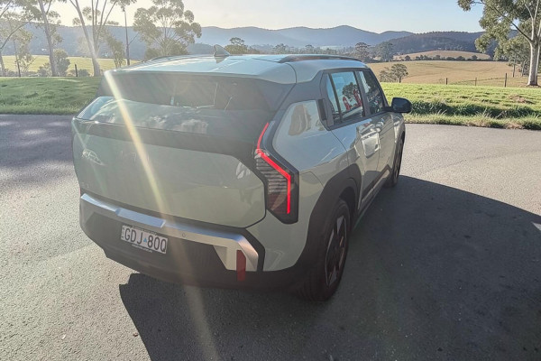 2026 MY27 Kia EV3 SV Air Long Range SUV Image 4