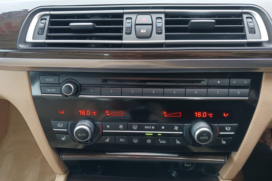 2009 MY10 BMW 7 Series F01 Tw.Turbo 740i Sedan Image 19