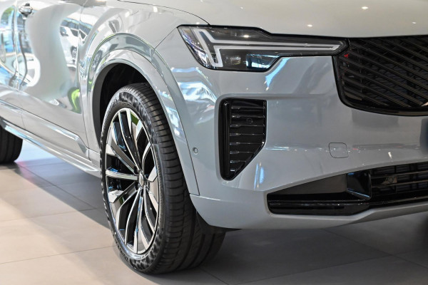 2026 Volvo XC90 L Series Ultra B5 Dark SUV Image 5