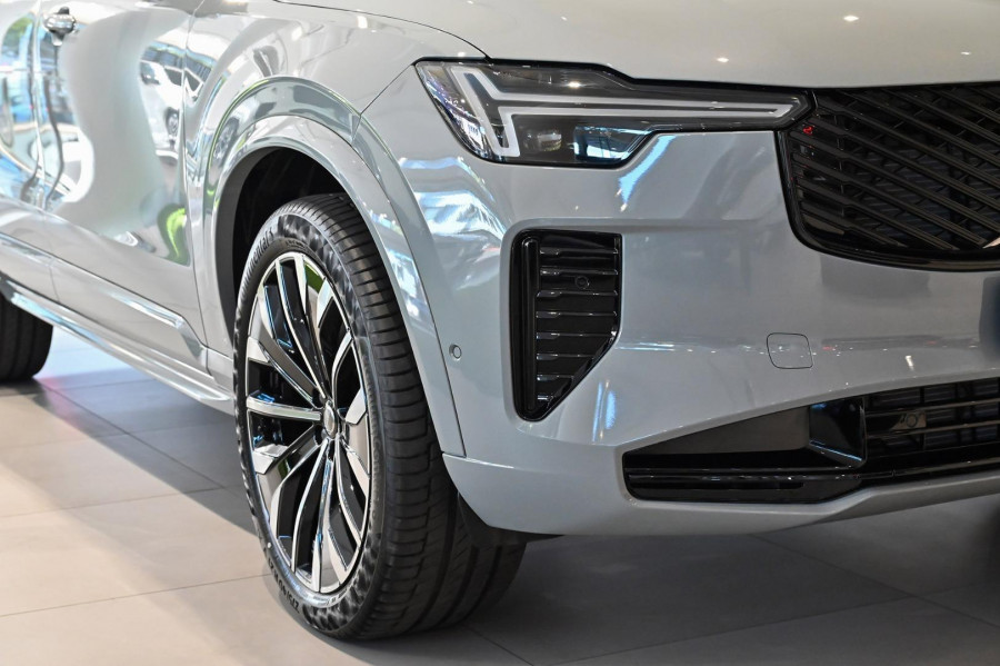 2026 Volvo XC90 L Series Ultra B5 Dark SUV Image 5