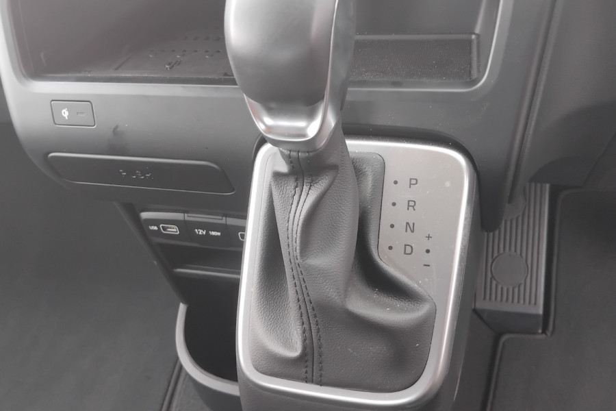 2023 Hyundai Staria Load US4.V2  Van Image 10