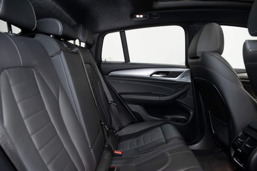 2021 BMW X4 xDrive30i M Sport SUV Image 4
