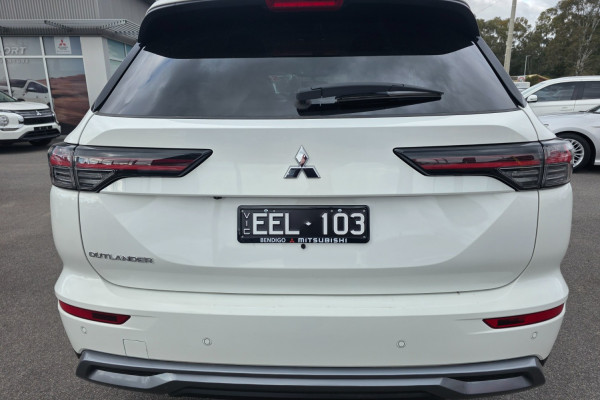 2025 Mitsubishi Outlander ZM LS SUV Image 4