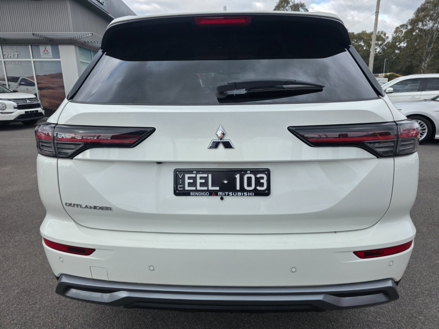 2025 Mitsubishi Outlander ZM LS SUV Image 4