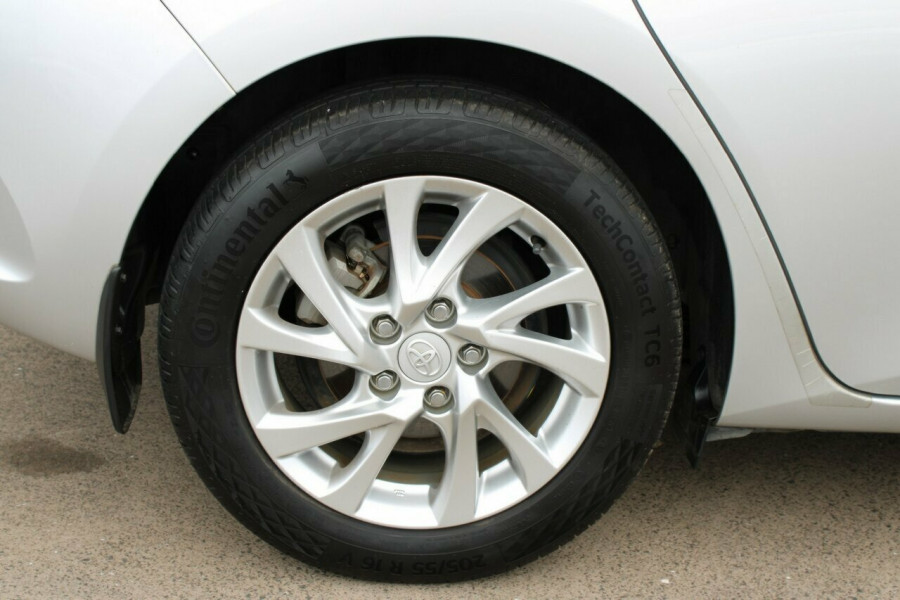 2016 Toyota Corolla ZWE186R Hybrid Hatch Image 13