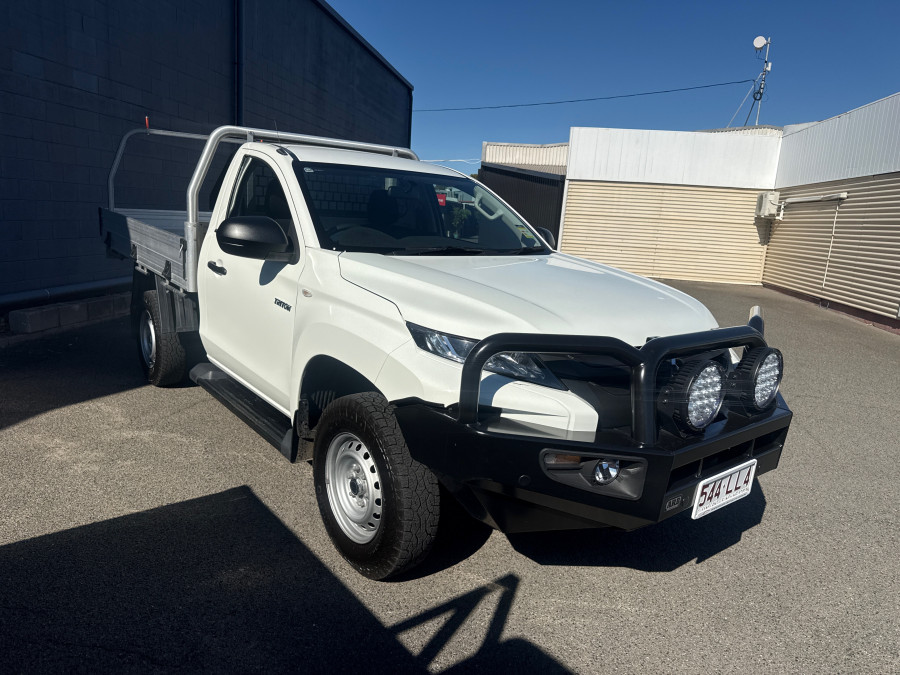 2023 Mitsubishi Triton MR GLX Cab Chassis Image 2