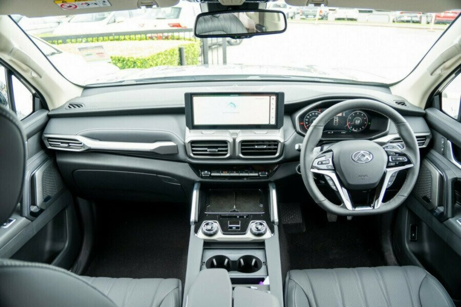2024 MY25 LDV D90 SV9A Executive SUV Image 15