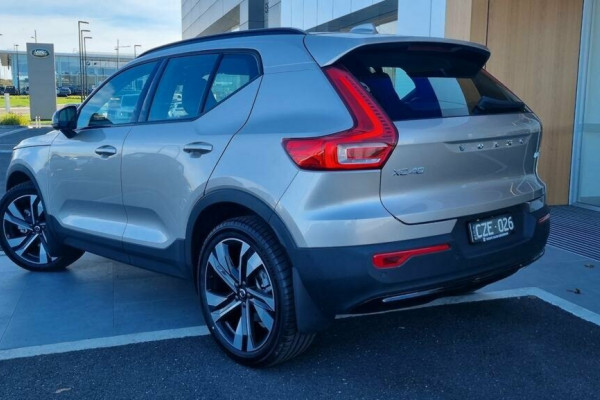 2023 Volvo XC40 XZ Ultimate B5 Dark SUV Image 2