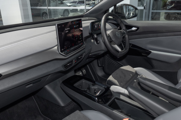2025 Volkswagen ID. 5 E2 Pro SUV Image 8