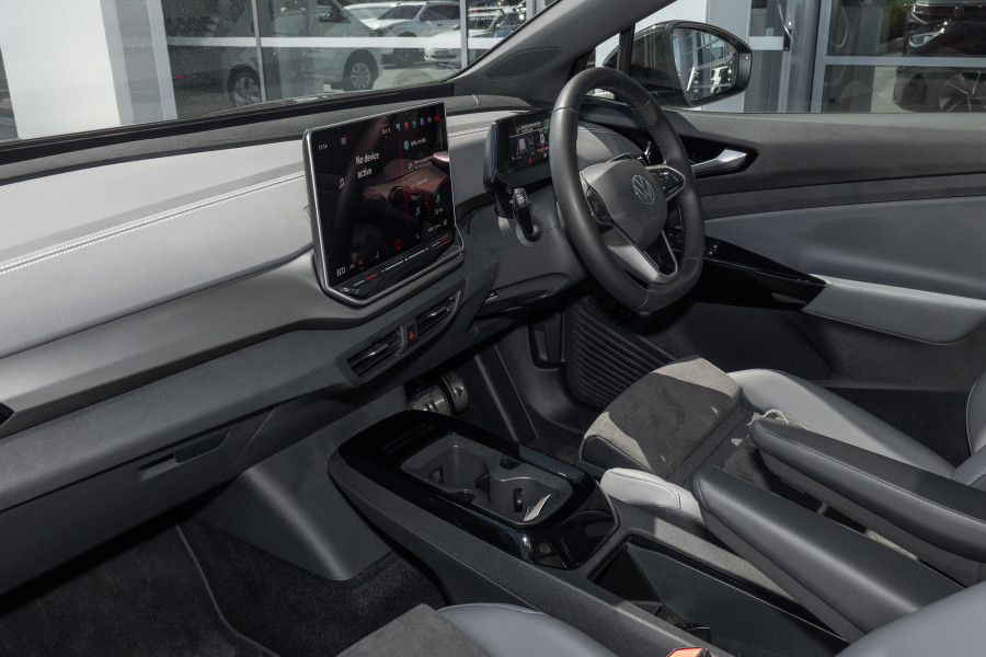 2025 Volkswagen ID. 5 E2 Pro SUV Image 8