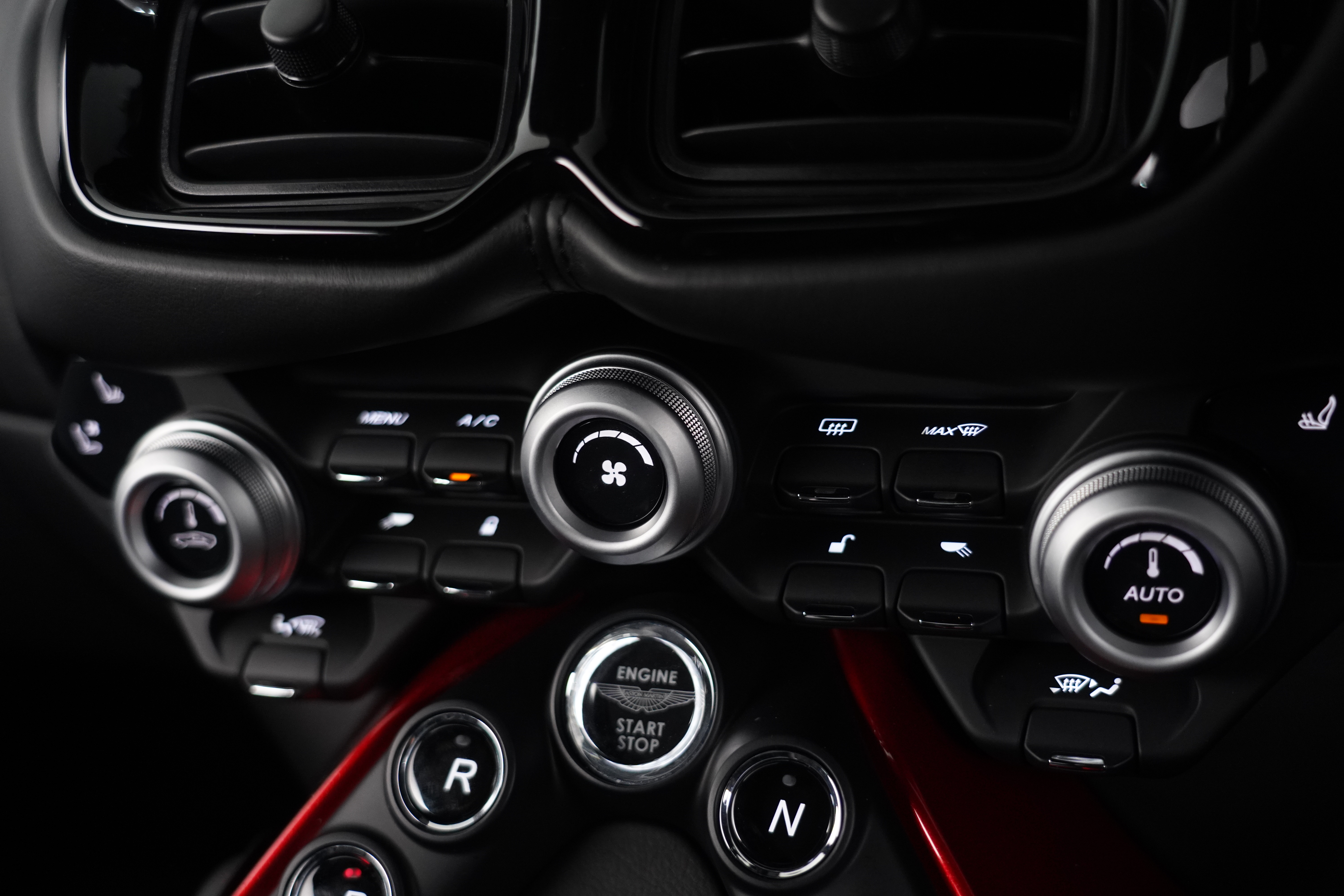 2022 Aston Martin Vantage  Coupe Image 36