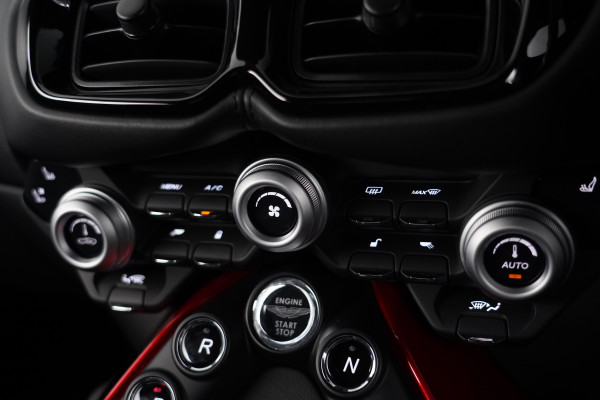 2022 Aston Martin Vantage  Coupe Image 36
