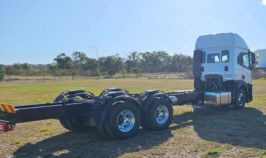 2025 Iveco S-way AXLE RIGIDS Cab Chassis Image 6