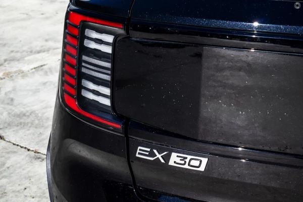 2026 Volvo EX30  Single Motor Extended Range Ultra SUV Image 14