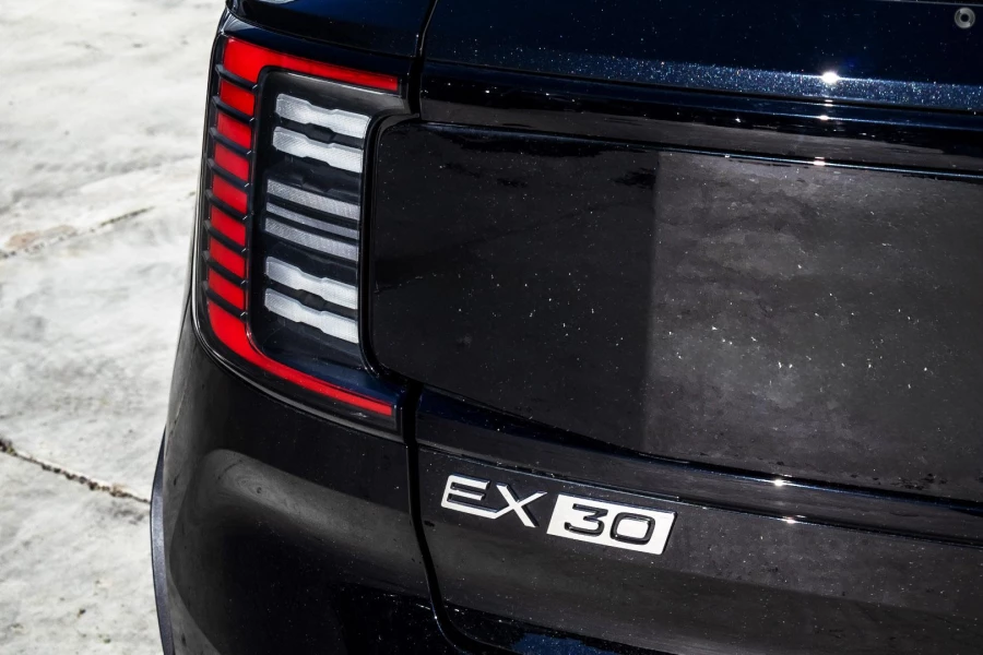 2026 Volvo EX30  Single Motor Extended Range Ultra SUV Image 14