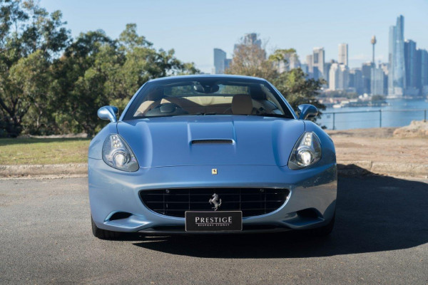 2011 Ferrari California Convertible Image 2