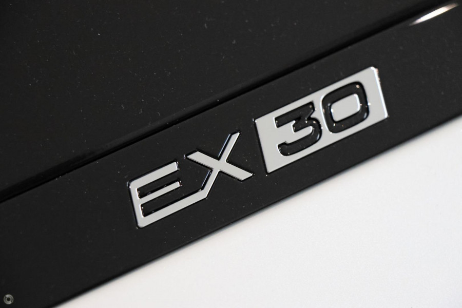 2025 Volvo EX30  Twin Motor Performance Ultra SUV Image 10
