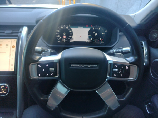 2021 Land Rover Discovery Series 5 D300 SE SUV image 23