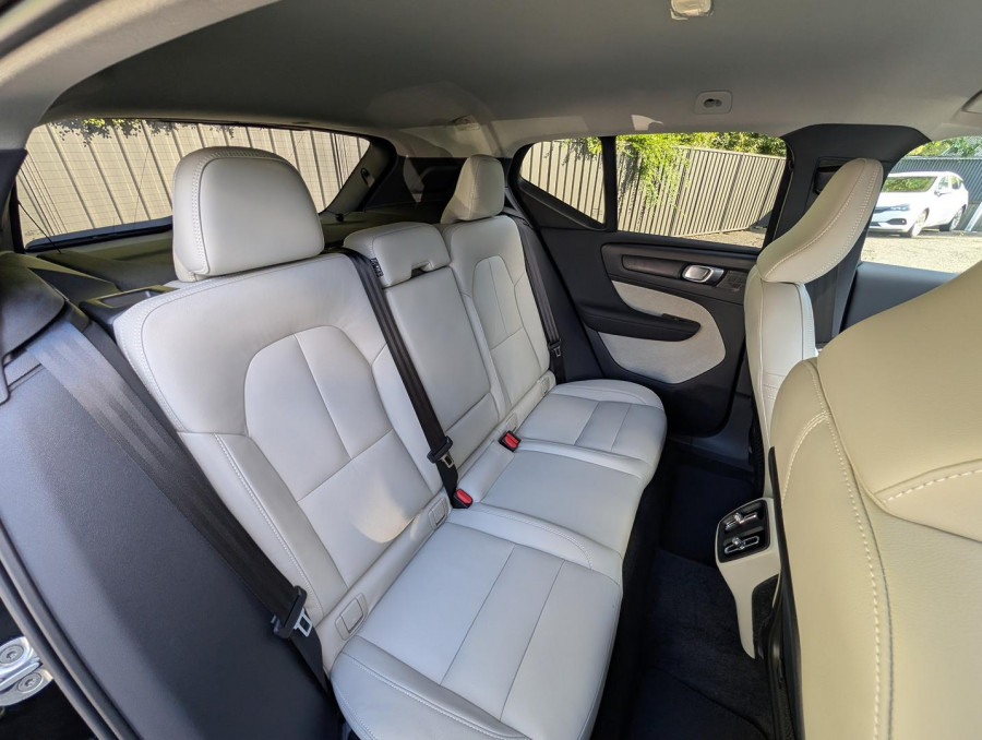 2025 MY26 Volvo XC40 XZ Plus B4 SUV Image 17
