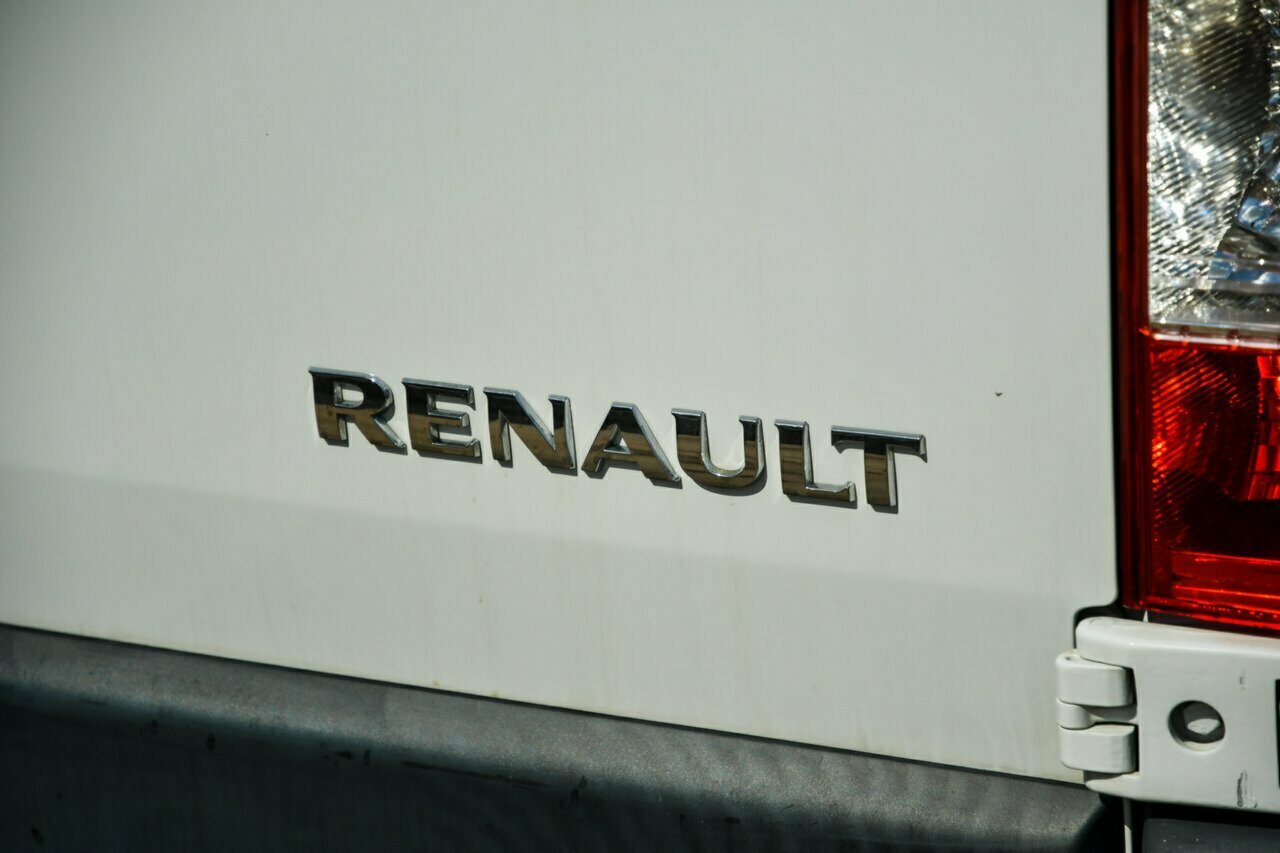 2015 Renault Master X62 Mid Roof LWB AMT Van Image 9