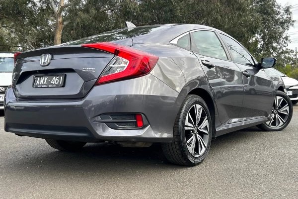 2018 Honda Civic 10th Gen VTi-L Sedan Image 5