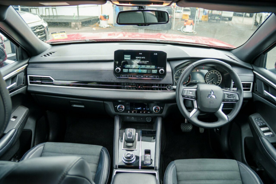 2024 Mitsubishi Outlander ZM Black Edition SUV Image 18