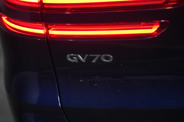 2024 Genesis GV70 2.5T SIGNATURE SUV Image 9