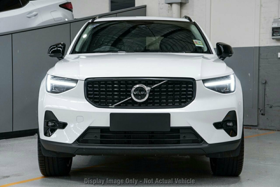 2026 Volvo XC40 XZ Ultra B4 Dark SUV Image 16