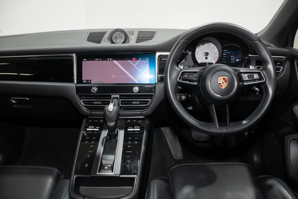 2022 Porsche Macan S SUV image 24