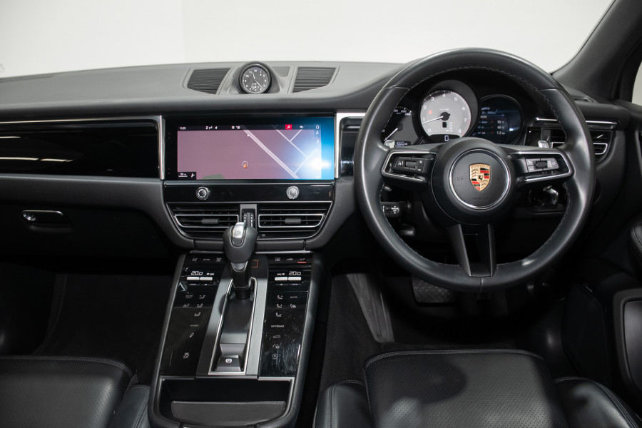 2022 Porsche Macan S SUV Image 24