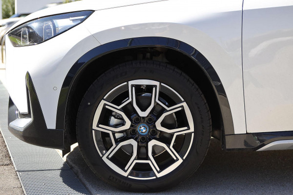 2025 BMW iX1 U11 xDrive30 M Sport SUV image 5