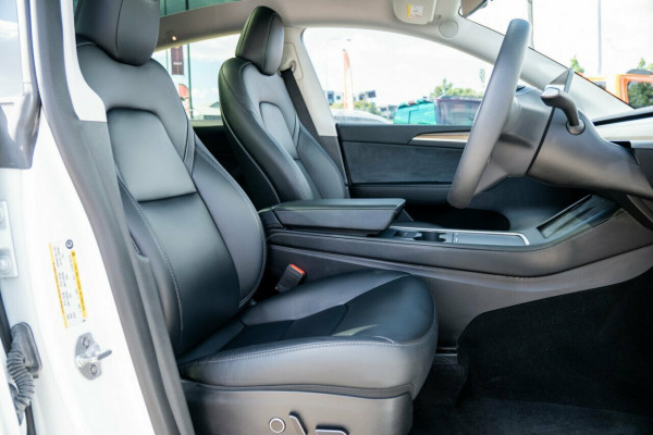 2023 Tesla Model Y  Long Range Wagon Image 19