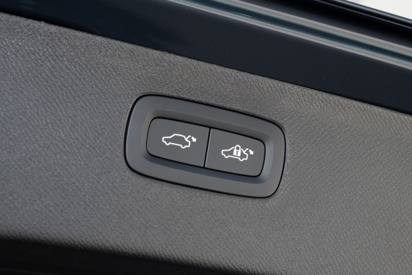 2026 Volvo XC90 L Series Ultra B5 Dark SUV Image 32