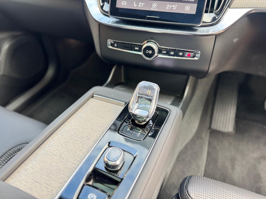 2026 Volvo XC90 L Series Ultra B5 Dark SUV Image 17