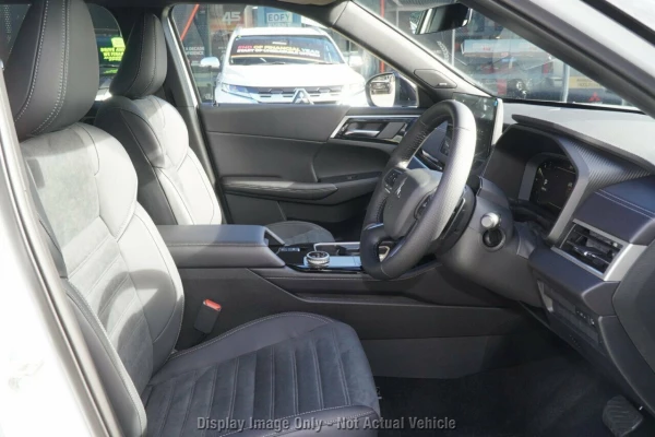 2026 Mitsubishi Outlander ZM Black Edition SUV Image 8