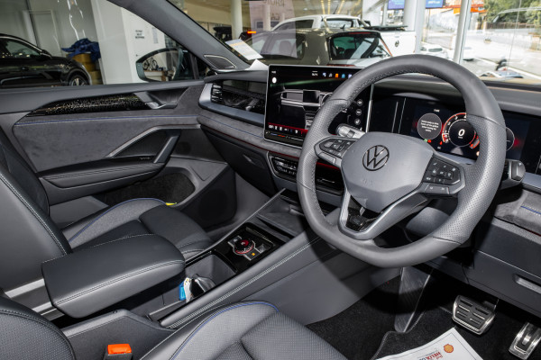 2025 Volkswagen Tayron R4 195TSI R-Line SUV image 7