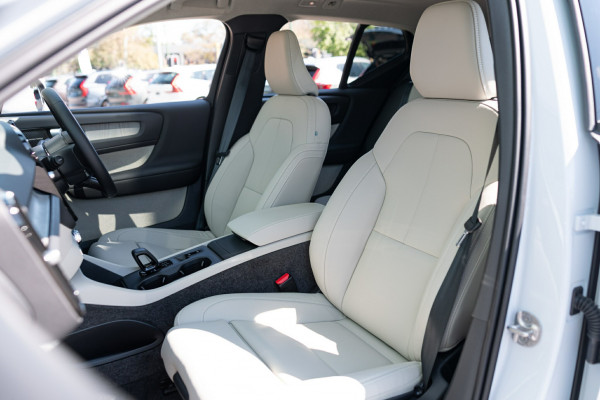 2026 Volvo XC40 XZ Plus B4 SUV Image 4