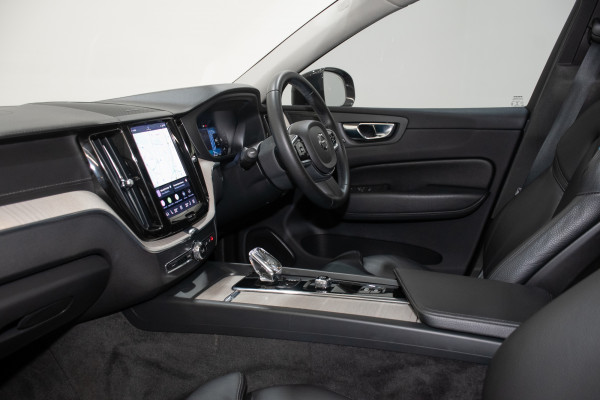 2021 Volvo XC60 UZ B5 Inscription SUV image 24