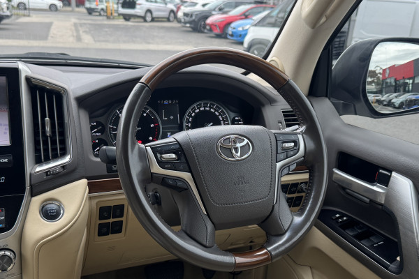 2017 Toyota LandCruiser VDJ200R Sahara SUV Image 22
