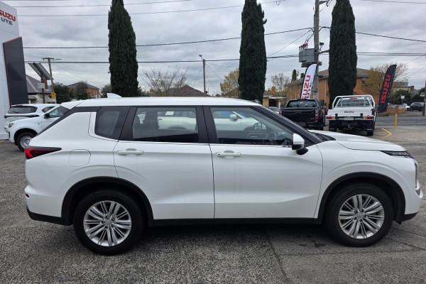 2023 Mitsubishi Outlander ZM ES SUV Image 8