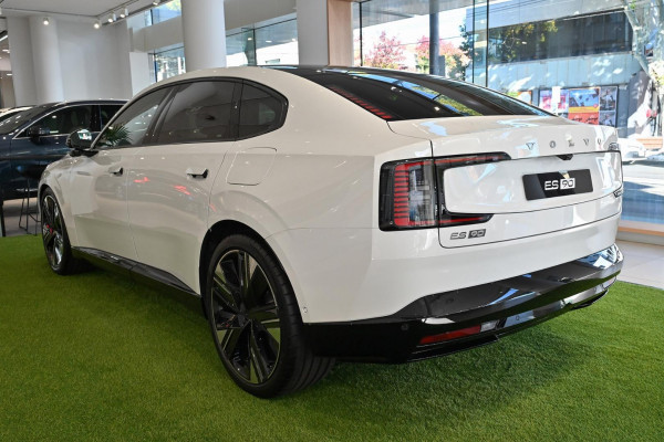 2026 Volvo ES90  Ultra Single Motor Sedan Image 4