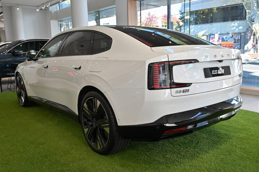 2026 Volvo ES90  Ultra Single Motor Sedan Image 4