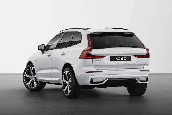 2024 Volvo XC60  Recharge Ultimate T8 Plug-In Hybrid SUV Image 3