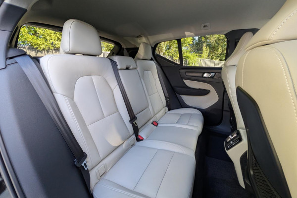 2025 MY26 Volvo XC40 XZ Plus B4 SUV Image 18