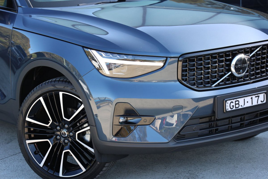 2026 Volvo XC40 XZ Ultra B4 Dark SUV Image 2