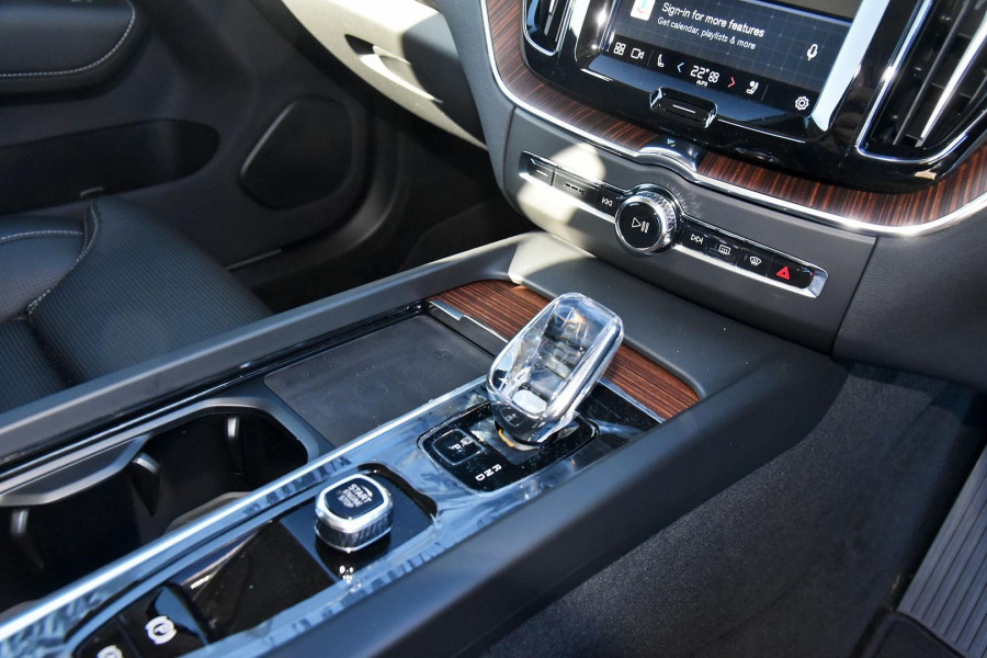 2023 MY24 Volvo XC60  Ultimate B5 Bright SUV Image 12