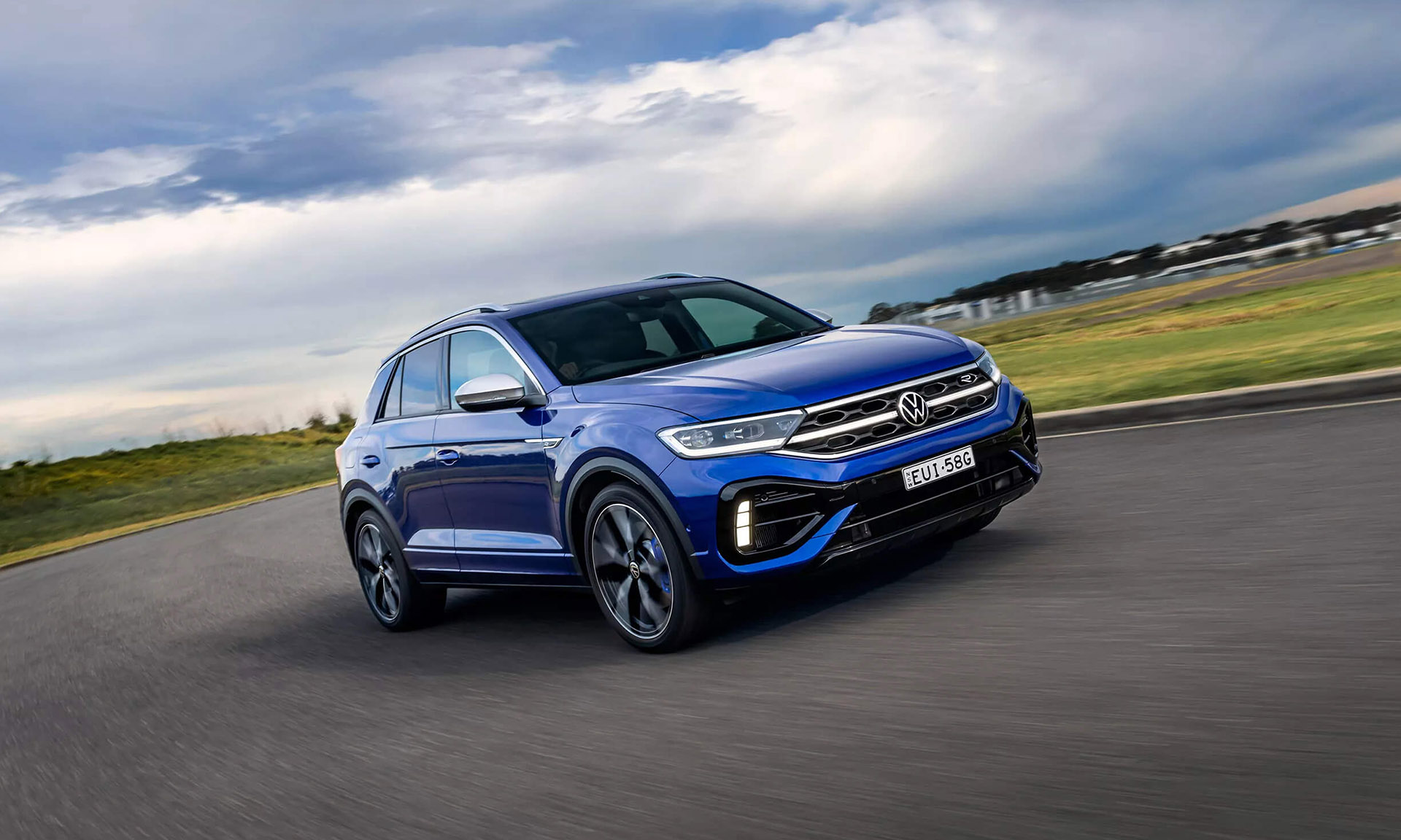 Potent engine power Engines & Driveline (2.0L TSI 221kW) Image